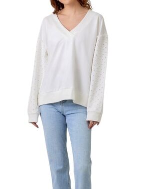 473. Casual White V-Neck Top with Distressed Light Denim Sleeves